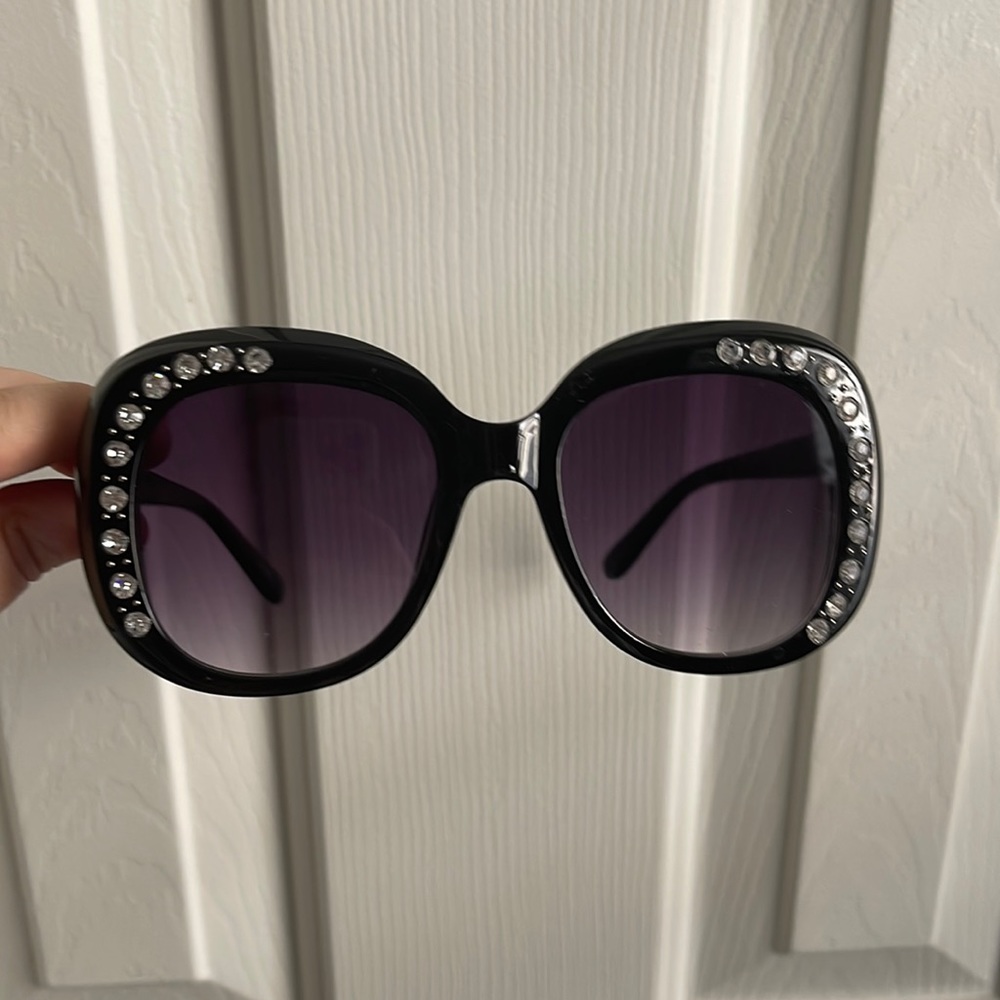 STEVE MADDEN SUNGLASSES